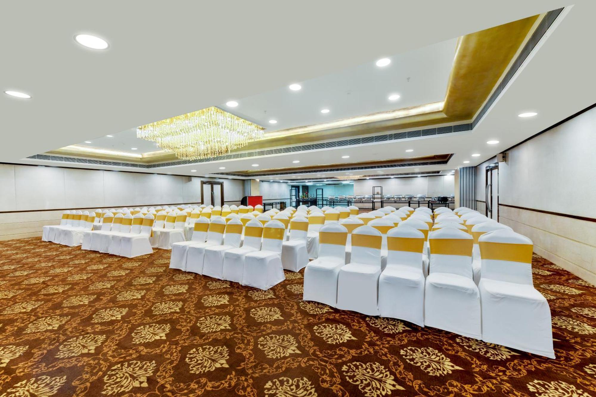 The Fern Residency Rajkot Hotell Exteriör bild